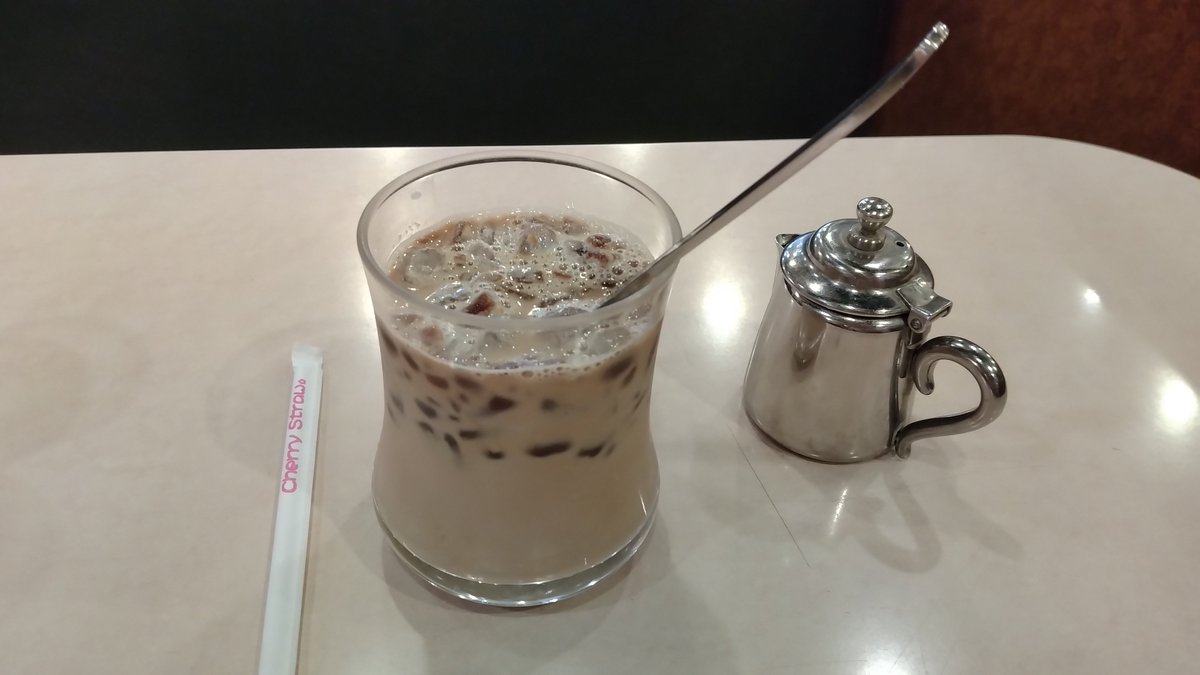 john_coffee1984's tweet photo. 【珈琲の店ピース(新宿)】
喫煙可、ミルク氷珈琲670円🧊
西口小田急ハルクの1階に🚊
ひっきりなしの人通りに負けない程の雑談な店内で紫煙に巻かれる🌀
おそらく何十年と繰り返されてきた光景にレトロを感じながら一休みして、有難う御座いますの声に送り出される📣
#喫茶店 https://t.co/Yr8rWb1mYF