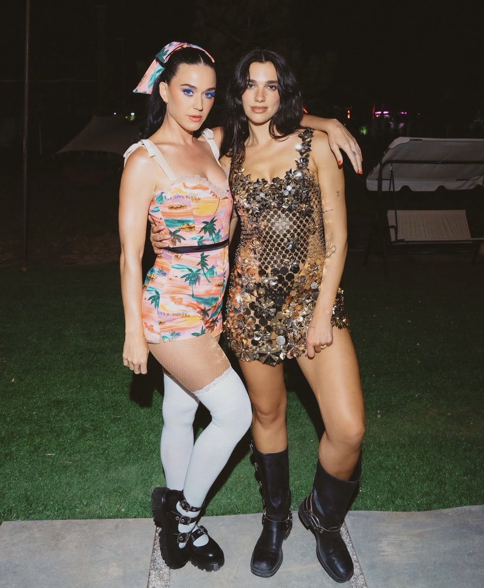 poptime's tweet photo. QUE LINDAS! Katy Perry e Dua Lipa simplesmente roubaram toda a beleza do mundo. ✨ https://t.co/friRsUGSN7