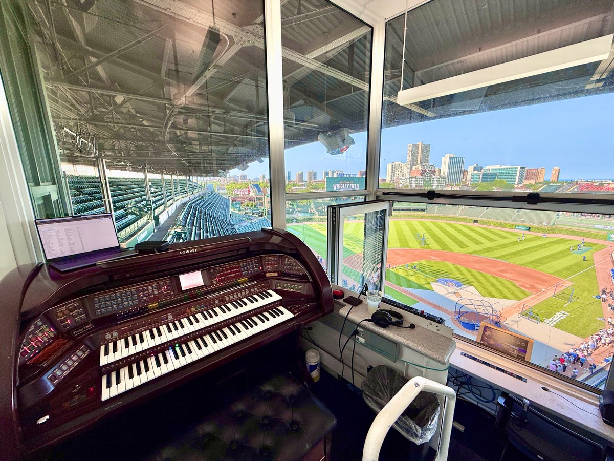 JohnBenedeck's tweet photo. Hey #cubs fans! The Dodgers are in town, what do you want to hear? 🎶 #gocubs https://t.co/mZCA7tg2ky