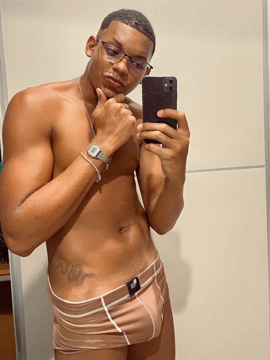 mateusmenezesof's tweet photo. cd meu boa noite?🌚 https://t.co/X2iC8XYvaQ