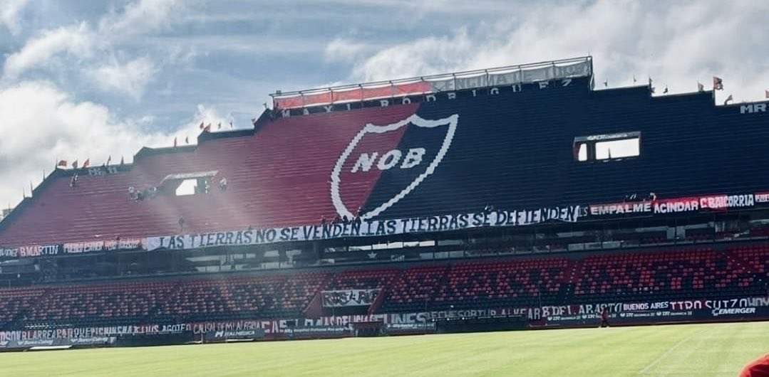 LMandinguero's tweet photo. quisieron censurarla y la pusieron en todas las primeras planas de todos los medios... #NOALACENSURAENSANTAFE
PULLARO SOS MILEI https://t.co/YesB5znrRE