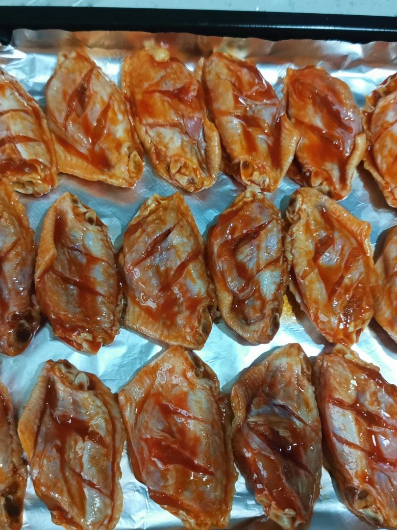 SandhalaSunny's tweet photo. Just had the coziest honey butter chicken wings at that hidden gem on 5th St! Crispy on the outside, sticky sweet on the inside, and the side of pickles cut the richness perfectly. 10/10 will be back this weekend! https://t.co/ChIK2wmMWM