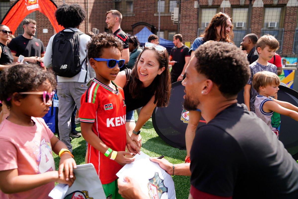 PHLschools's tweet photo. A new play space is officially open at Penrose Elementary School! ⚽🏀

Thank you to @love_futbol, @PhilaUnionFdn, @Wrexham_AFC, the Office of Strategic Partnerships and all our partners who made this possible!

🎥 Learn more: https://t.co/RK17h33oUJ https://t.co/pKjZFlNgFb