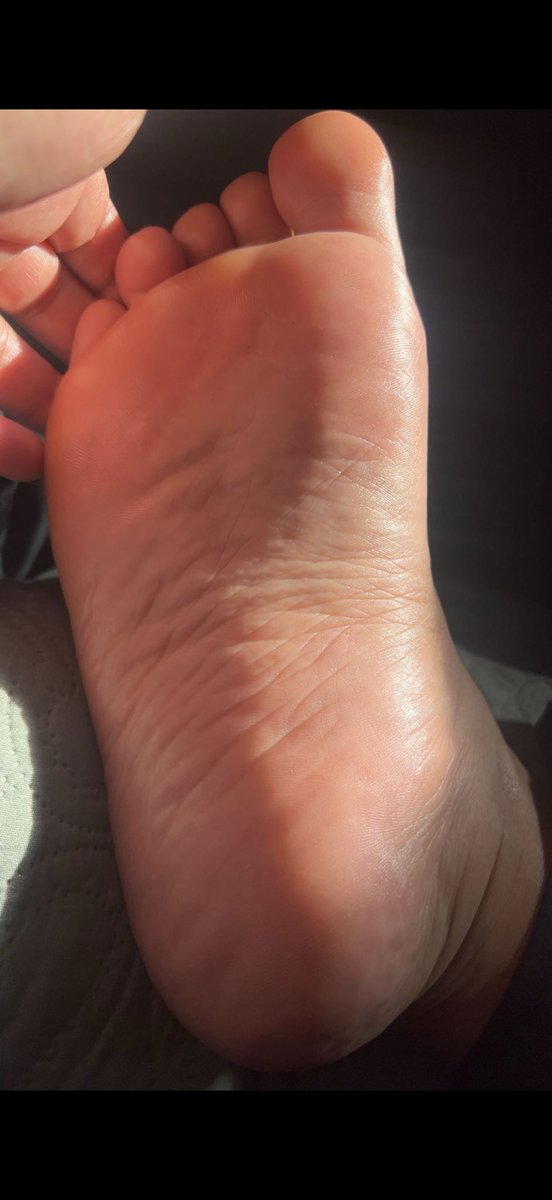 prettydesires69's tweet photo. Pretty feet pretty soles 💋 https://t.co/cSrTKxDN6T