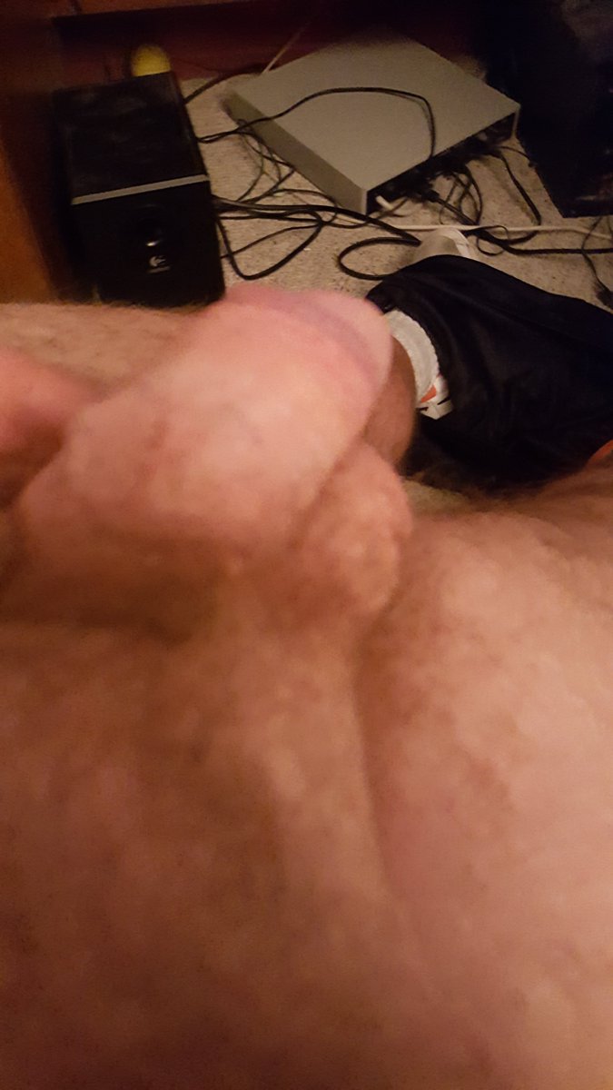 rdgrundfast's tweet photo. @Lily_Heaveqw Not erect of course! Do I win the penis of the day contest? And based upon whether or not I am one, would you like to go to happy hour at Applebee's or do you live in Tulsa Oklahoma https://t.co/xy5unc4H0Z
