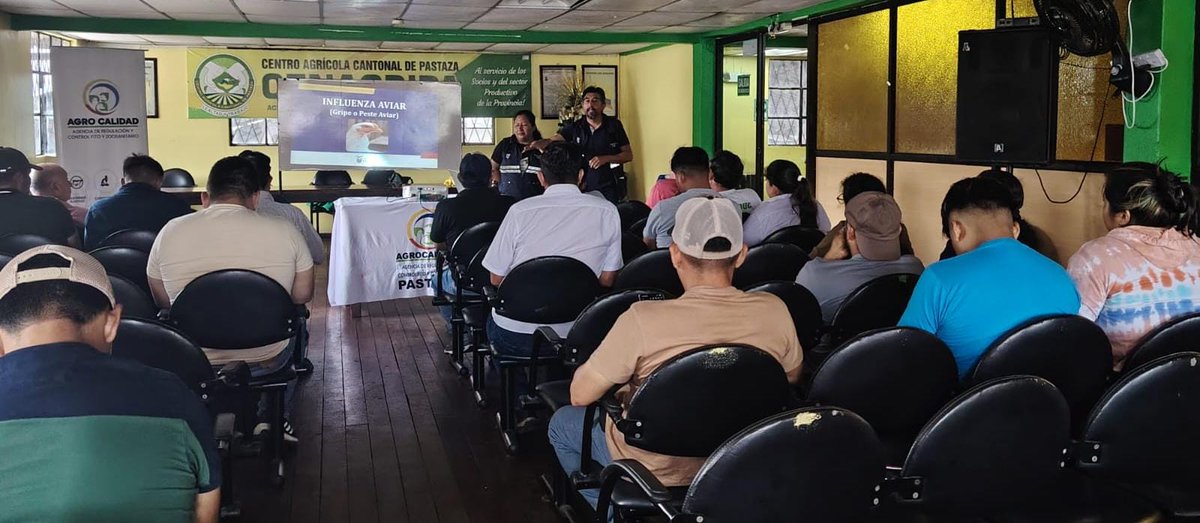 AgrocalidadZ3's tweet photo. #PrevenciónSanitaria
En #Pastaza|Capacitamos a los propietarios de avícolas y técnicos sobre Influenza Aviar con el objetivo de fortalecer las capacidades técnicas, implementar medidas de bioseguridad y la notificación inmediata a la Agencia #ProtegemosElAgroEcuatoriano https://t.co/O4x7CEKgqY
