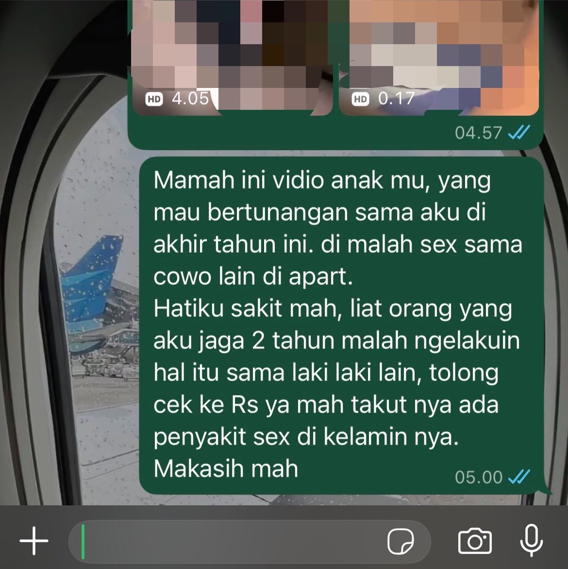 Nanntrad's tweet photo. 2 tahun pacaran, 2 tahun aku ngejaga dia gak sentuh dia sedikit pun karna mau tunangan di akhir tahun ini, sakit hati aku berjuang semuanya demi bisa tunangan di akhir tahun ini, dan dapat balasan nya seperti ini🥹.

Mau minta saran sama kalian, bener atau salah gak sih aku laporin ini semua ke orang tuanya agar dia merasakan apa yang aku rasain? 
Sepadan dan gak ya sama rasa sakit ini🥺

Berjuangan 2 tahun demi bisa halalkan dia dan akhirnya dapat balasan seperti ini. Ya allah lemes, gemeter, gak tau harus gimana🥹🙏