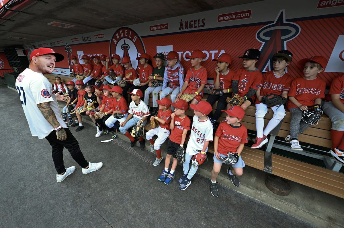 GeoffStoddart's tweet photo. Mike Trout having a pep talk with the Angels' new lineup #RepTheHalo https://t.co/Sn3BiH9n3W