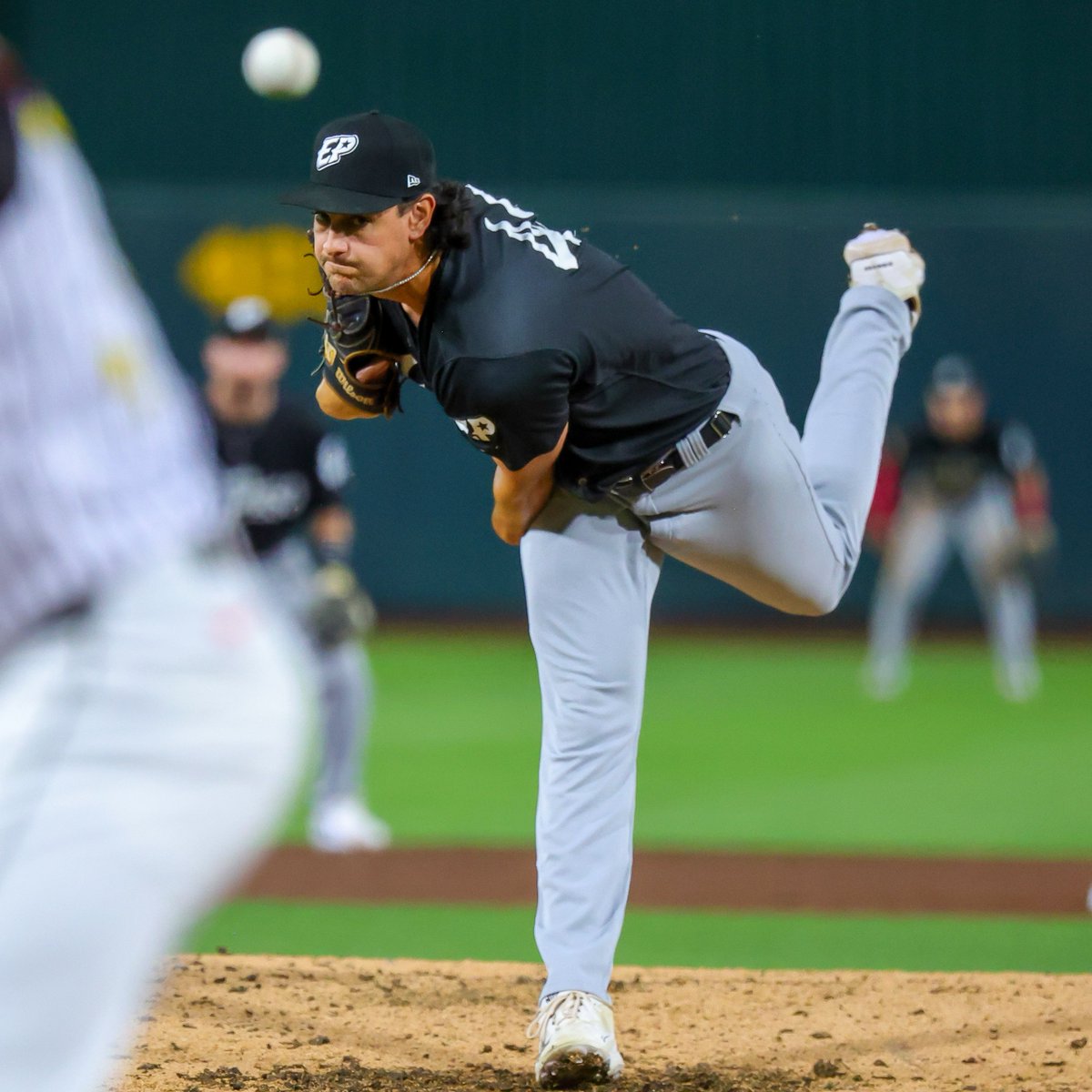 MLBPipeline's tweet photo. The #Tigers are getting #Padres No. 2 prospect Kash Mayfield (LHP) and Jackson Wolf (LHP) for Casey Mize and Gage Workman, per multiple reports.

Mayfield: https://t.co/3iskvsHzKL
Wolf: https://t.co/fCMalCCmQW https://t.co/LPVzBnLCZC