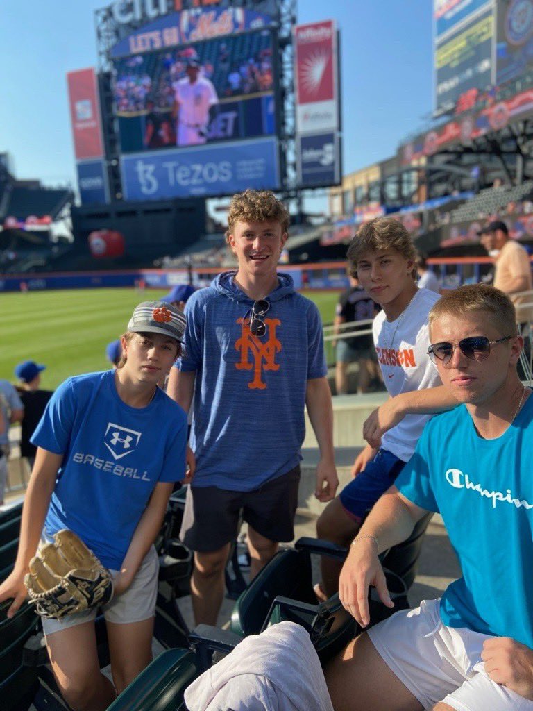 Mets's tweet photo. sorry it took so long to answer you, @SamuelStafura https://t.co/KPgFQ5pSih