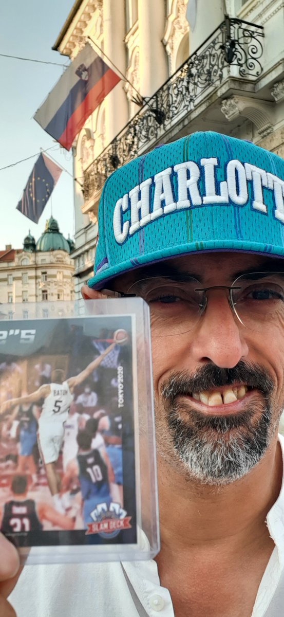 mustang_4023's tweet photo. Petit clin d'œil de passage à Ljubjana
#thehobby #CardsAddict #GylbretCardsAddict #sportscard #edfbasket #ffbb @nicolas88batum https://t.co/v84gn6NHuq