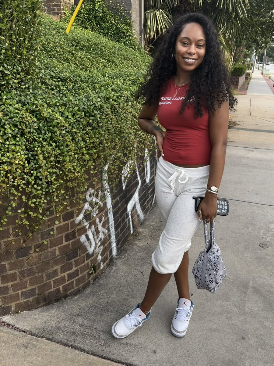 HARMMoniee's tweet photo. I can’t believe I’m 34 👵🏽 basically a grandma. https://t.co/rJFoXWEr9i