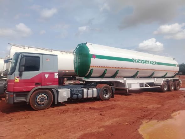 Malibooknews's tweet photo. #Dioïla #Segou Approvisionnement en carburant
Ce lundi 3 août 2026, un nouveau convoi de camions-citernes transportant du carburant est arrivé dans les régions de Dioïla et de Ségou. Cette opération s’inscrit dans les efforts continus des autorités visant à garantir un approvisionnement régulier en produits pétroliers sur l’ensemble du territoire national.