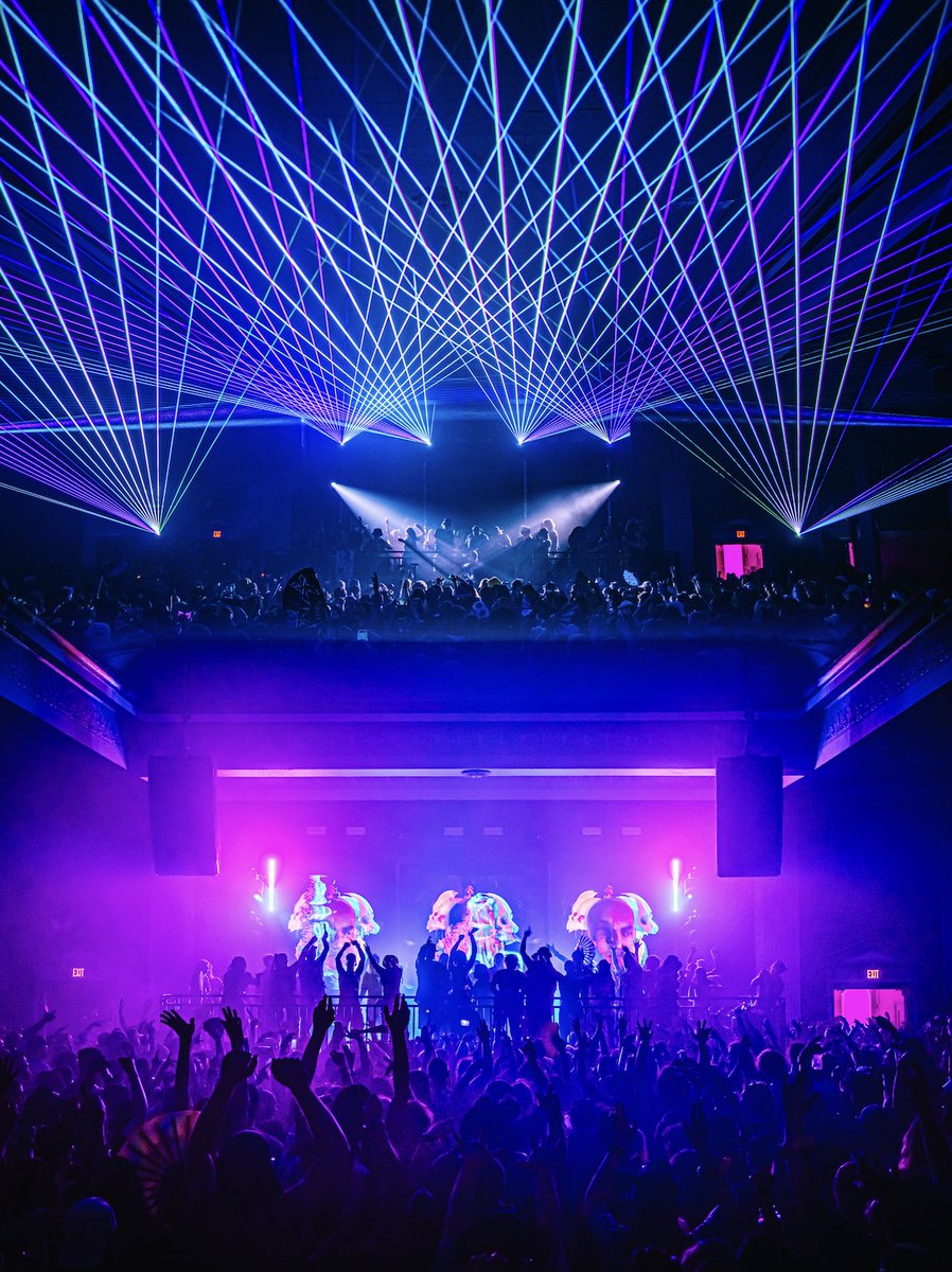 lsdream's tweet photo. Portland!! Yall r the best ✨🐝✨ I’m 100% down to do that again anytime!!! Soooo fun

Playing huge festivals is thrilling, playing these up close, intimate settings hits different!  It’s so much more personal, the connection, the energy, core fam vibes maxxing. I really loved that. I needed that!

Thanks REALM PDX and @ozztinmusic @zoskaflavor @VincentAntone1 @jilli_music