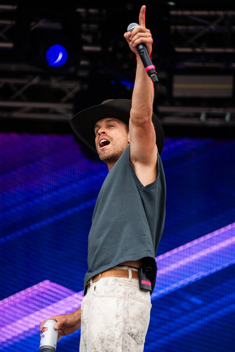 dustinlynch's tweet photo. Cleveland! Had the best Saturday partyin’ at @FWDnightclub with y’all 👊 https://t.co/XSCWbuLij1