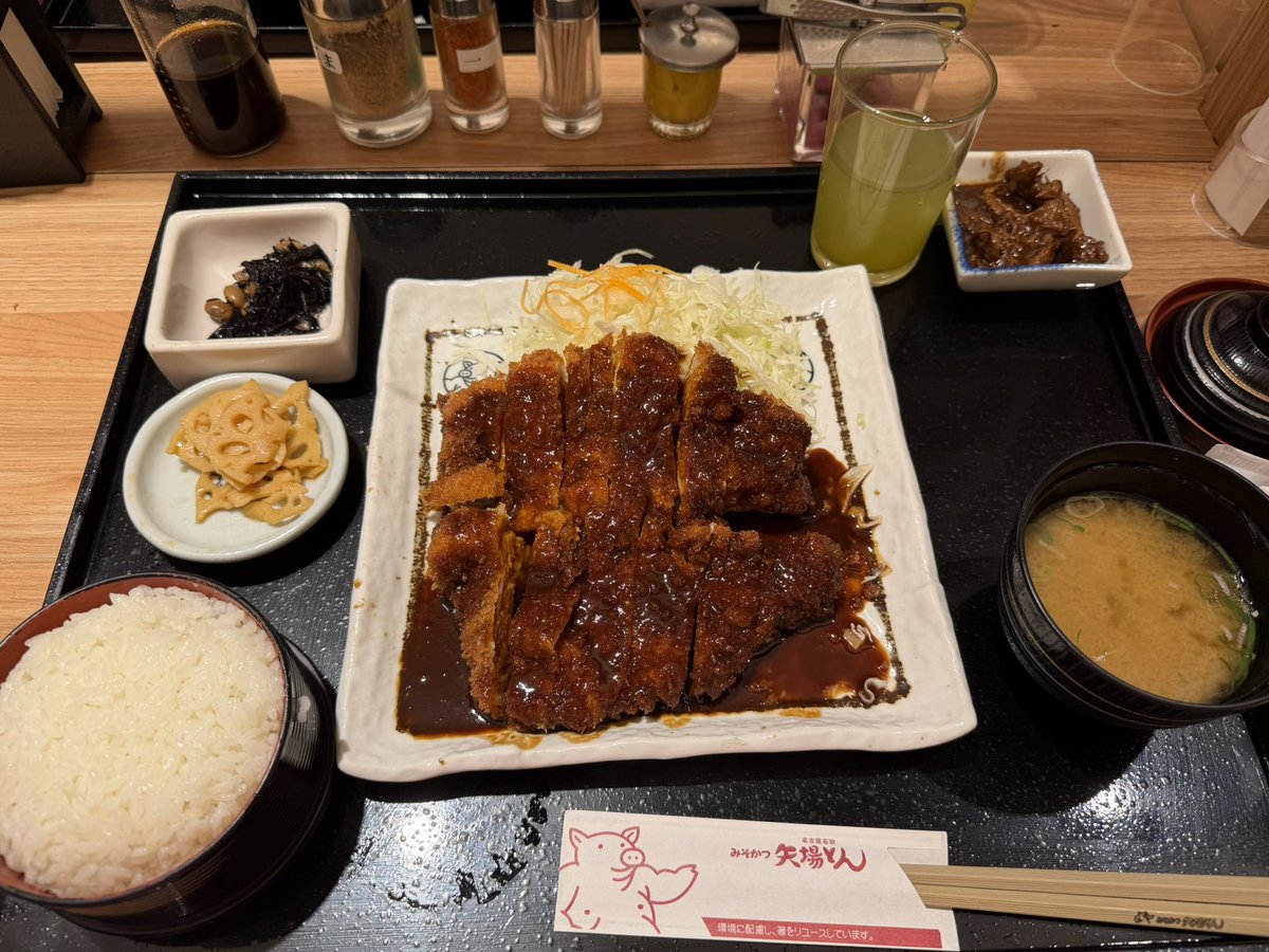 donainattonnen's tweet photo. 今朝はセントレア��ランニング♪
曇ってて気温も27℃��で少し風もあったので走りやすかった
昨日の夜は矢場とんのわらじカツを食べました。来月頭にかけていろいろ食べ納めをしていきます😭
美味しく楽しく！
ファイト💪
#台湾サンダル
#メキシコシティマラソン
#MaratonCDMXTelcel https://t.co/fDw4fNDAay