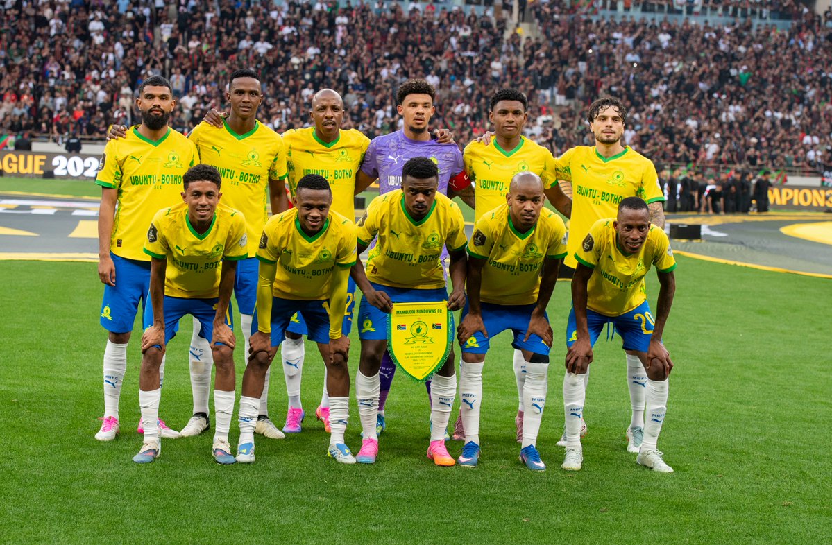 iDiskiTimes's tweet photo. 𝟴 𝗧𝗥𝗢𝗣𝗛𝗜𝗘𝗦 𝗨𝗣 𝗙𝗢𝗥 𝗚𝗥𝗔𝗕𝗦 👆

▪️ Betway Premiership
▪️ MTN8
▪️ Carling Knockout
▪️ Nedbank Cup
▪️ CAF Super Cup
▪️ CAF Champions League
▪️ African–Asian–Pacific Cup
▪️ FIFA Continental Cup

How many will Mamelodi Sundowns win? https://t.co/mml4Fai18F