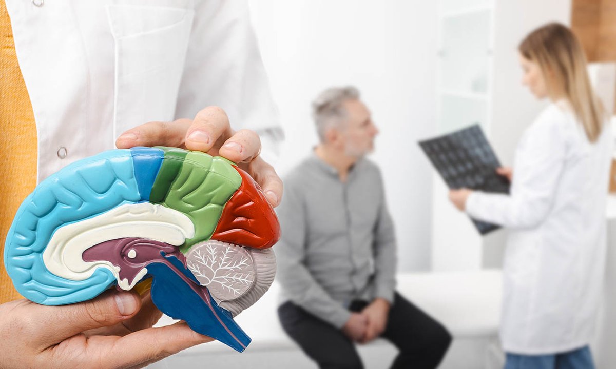 ITESO's tweet photo. Ana Paula Salcedo, egresada de Ingeniería en Biotecnología y profesora del #ITESO,
trabaja con modelos in vitro para desarrollar un tratamiento que detenga la afectación neurodegenerativa que produce el Parkinson 🧠.
https://t.co/Ge0y3Xw4HR https://t.co/QNhaYsyApr