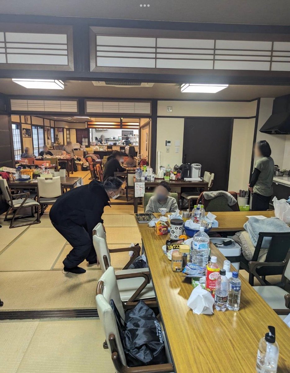 kz09210's tweet photo. 山本太郎なら真っ先に介護施設を回っただろうに…
#高市早苗が国難 https://t.co/PtMcSJubiy