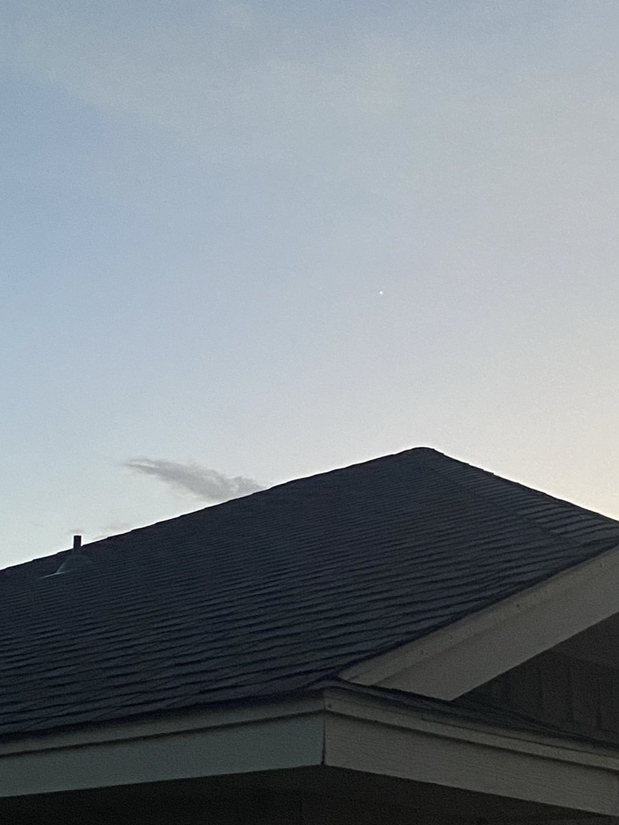 Toffk3's tweet photo. Look here. A star in the late of day. Not satellite. Spaceship. https://t.co/FPGnbumJjd