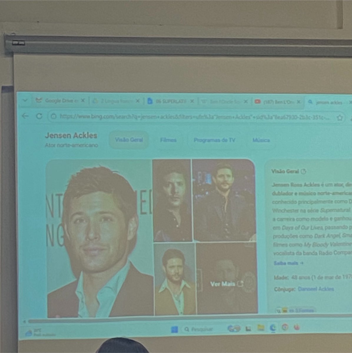 astrewinchester's tweet photo. lmaoo the last place I expected to hear Jensen Ackles name was in my French class. We had an exercise called “Imaginez des superlatifs positifs” and one of the categories was “bel acteur” The entire class just screamed >JENSEN ACKLES!< at our professor all at once 🙂‍↕️ https://t.co/4DIWuGihdh