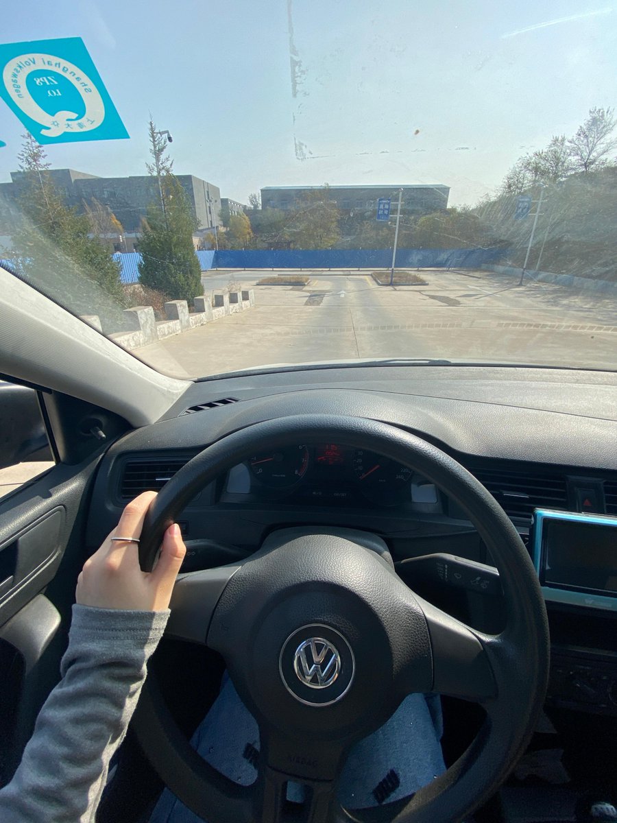 rpetwr's tweet photo. 科三一把过！练车时被安全员说“踩刹车要像猫踩奶似的轻”，现在握方向盘的手都比以前稳了～终于离驾照又近一步！， https://t.co/E8apcQIgRK