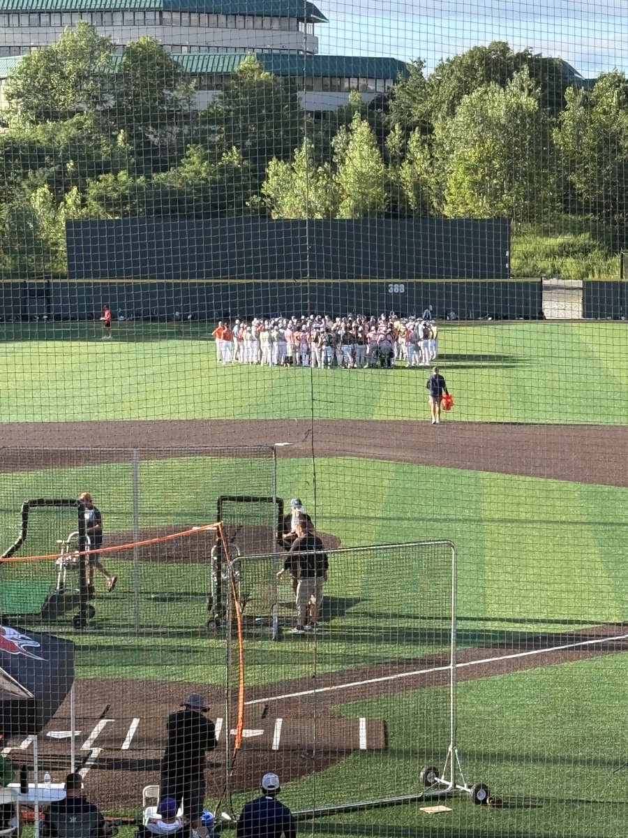 DaveSerrano11's tweet photo. Session 2 of day one getting ready for some BP at @montclair_bsb for @ShowBallCamps. Be recruited! https://t.co/EK18WXRB1I