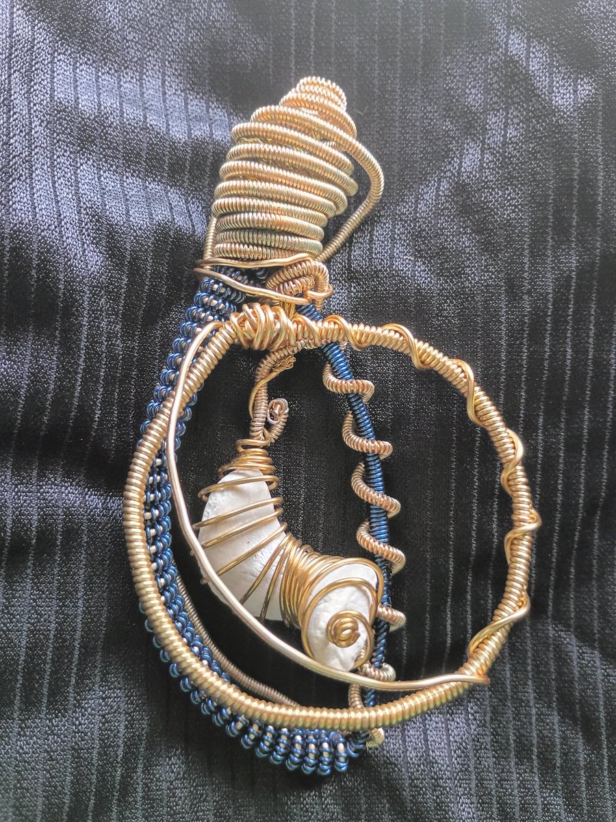 TonyGoldenCali's tweet photo. https://t.co/M8HU12yVwD

How much would you pay for this copper alloy artwork/sculptural wirewrap? #Wirewrap #CopperAlloy #Artwork #TonyScauzilloGolden #EarthianArt https://t.co/VlgBJ0uj6s