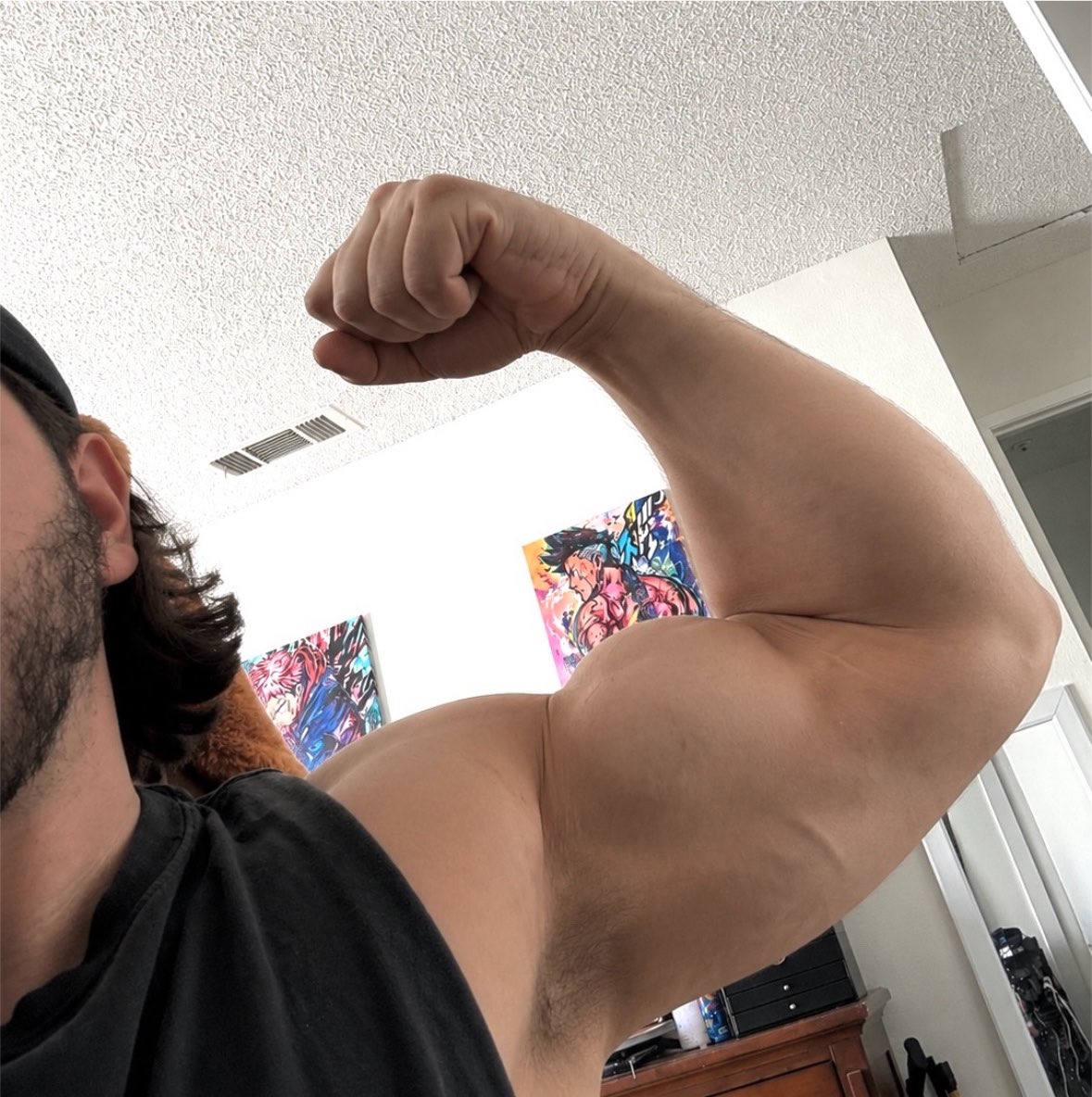 ctrluzi's tweet photo. do girls still chew on biceps? https://t.co/0NGmPM6CF7