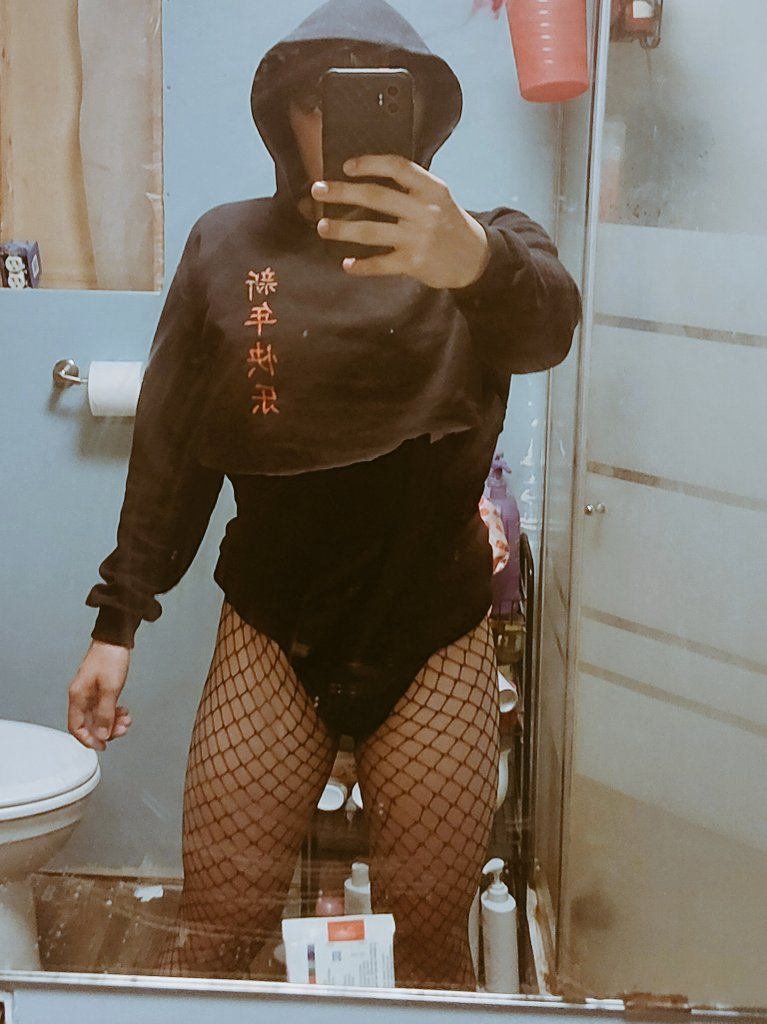 FemboyGoddesss's tweet photo. I made my own crop top sweater

#femboy #gay #sex #fuck #nsfw #fem #daddy #cum https://t.co/44p6CGQt2J