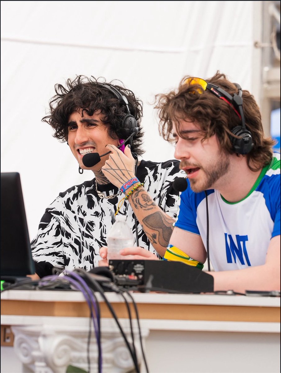 FelpsUpdate's tweet photo. 📸 Felps apareceu no post do Instagram do Cellbit (@/cellbitos) https://t.co/knLk7NvR2s
