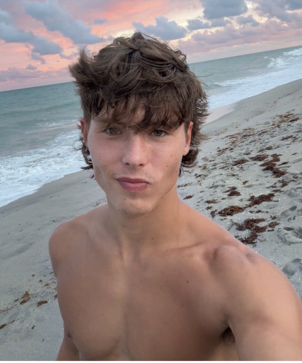ito_basis's tweet photo. Caleb coffee 🥵🤤 
Haven lough 🥵🥵 

https://t.co/Pl1dLyFd2C https://t.co/Dz8qgNpRBc