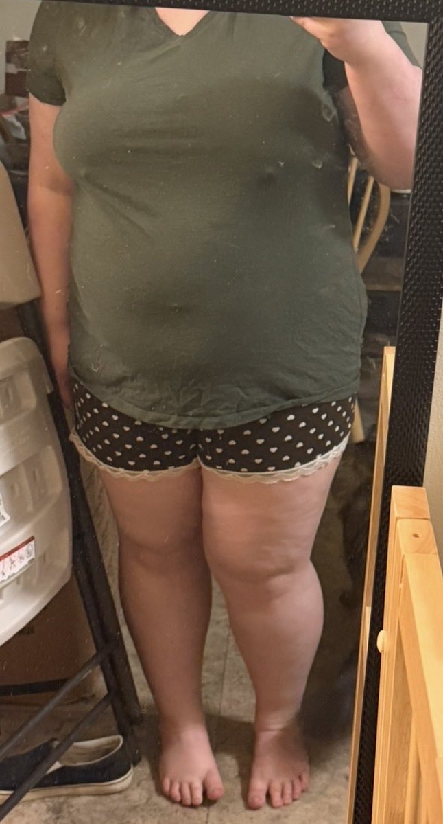 lunarcptsd's tweet photo. YALLLLL SAME SHIRT -46.3lbs‼️ https://t.co/56gGTPllrN