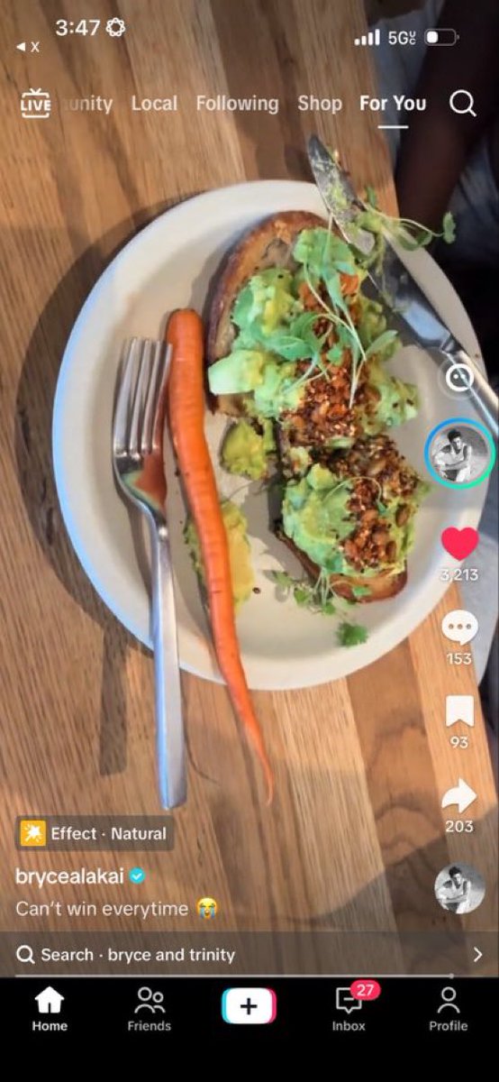 ynarealm's tweet photo. hold tf on whats up with that weird ugly carrot on the plate??😭 https://t.co/cKqepvpesr