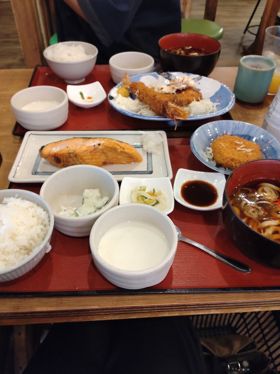 kan_na1011's tweet photo. この鮭の厚さ😲 https://t.co/WIN5bDrv3v