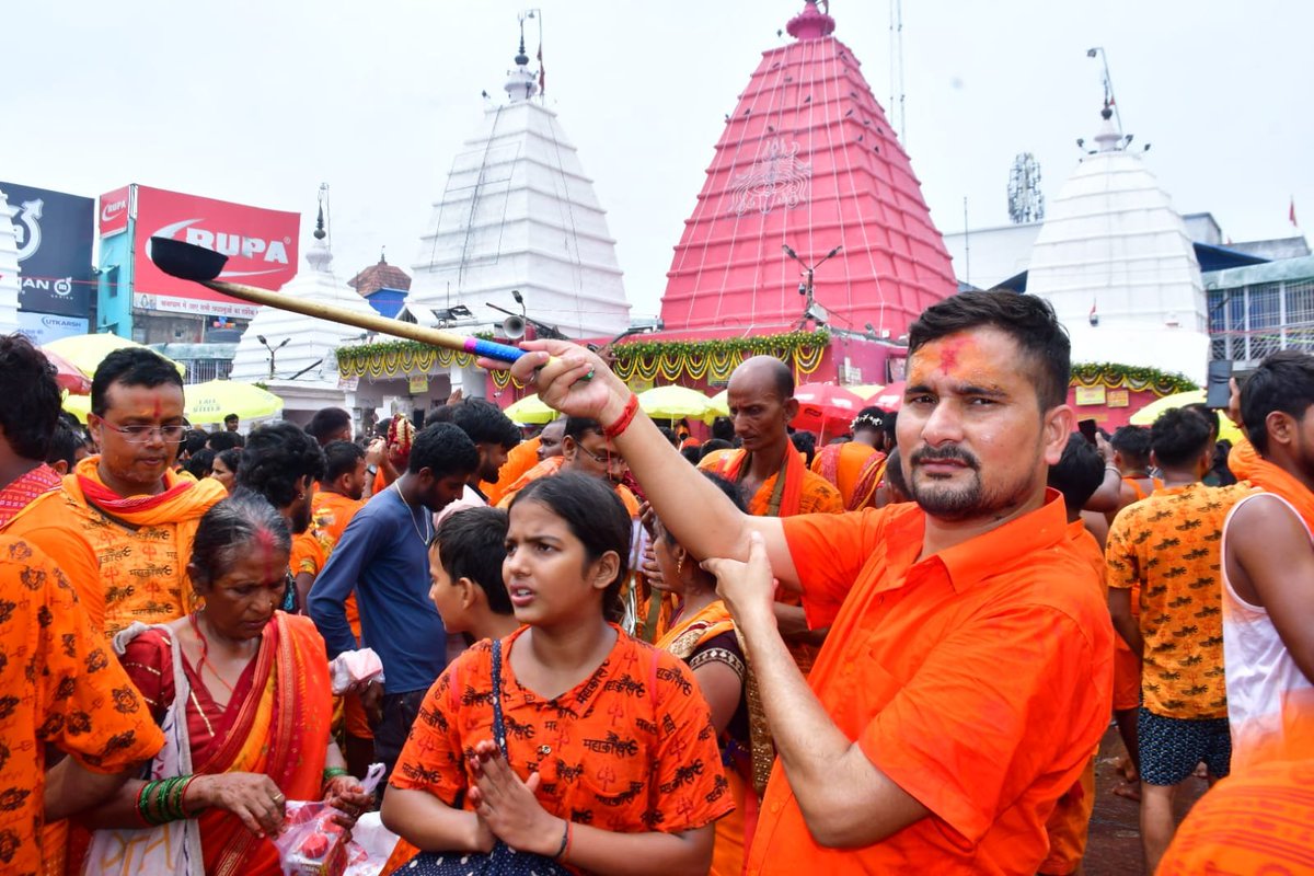 Atul_SinghBjp's tweet photo. पवित्र श्रावण माह के प्रथम सोमवार को मोक्षदाहिनी उत्तर वाहिनी मां गंगा में स्नान के पश्चात बाबा बैजनाथ ज्य��तिर्लिंग एंव बासुकीनाथ का जलाभिषेक दिव्य दर्शन प्राप्त हुआ।
देवों के देव महादेव की कृपा अपनों पर सदैव बनी रहे, सबका कल्याण हो 
हर हर महादेव.. 🙏🌷🔱🚩 https://t.co/cIiVLQZbs9