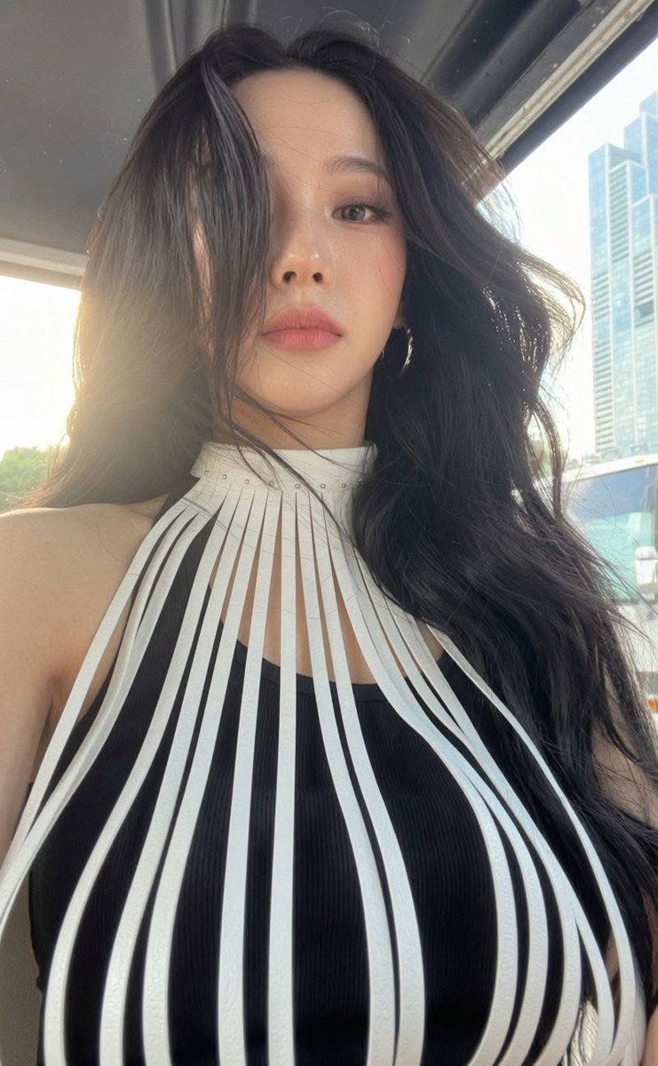 thinkbluuu's tweet photo. her 🫶🏻🖤 https://t.co/ClMLyMg1wD