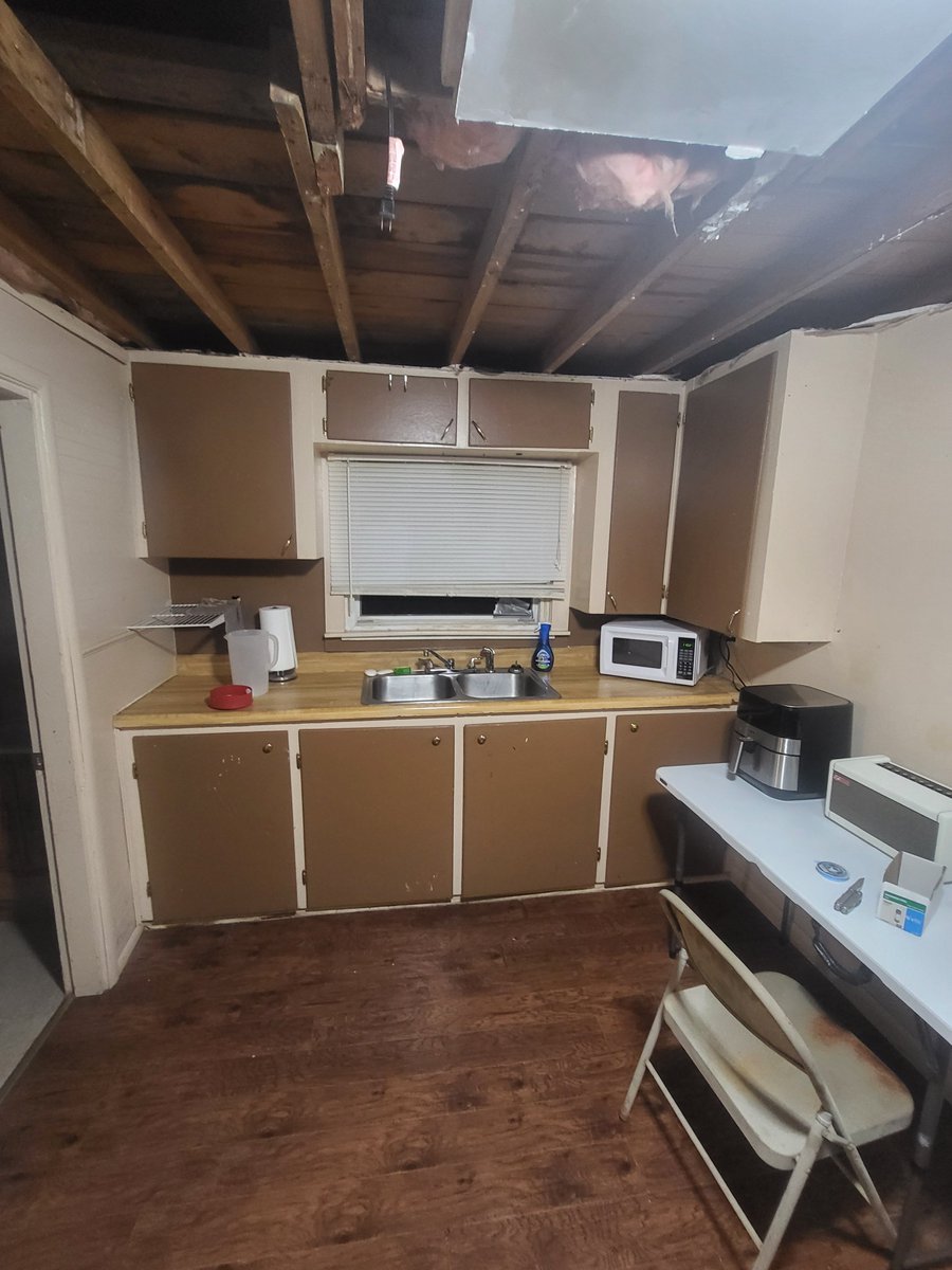 MrGreenMike's tweet photo. @Keywest_Felix @Lyraaweb3 $2,500.00 would save me. My ceiling in my kitchen fell and I can't afford to get it fixed. https://t.co/p3O7ZiFIFP