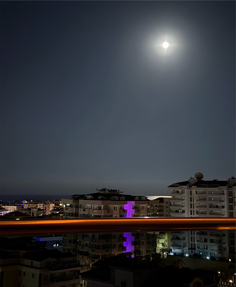 crnversion's tweet photo. neyse ki ay çok güzel bu gece https://t.co/zNjx6wQjK2