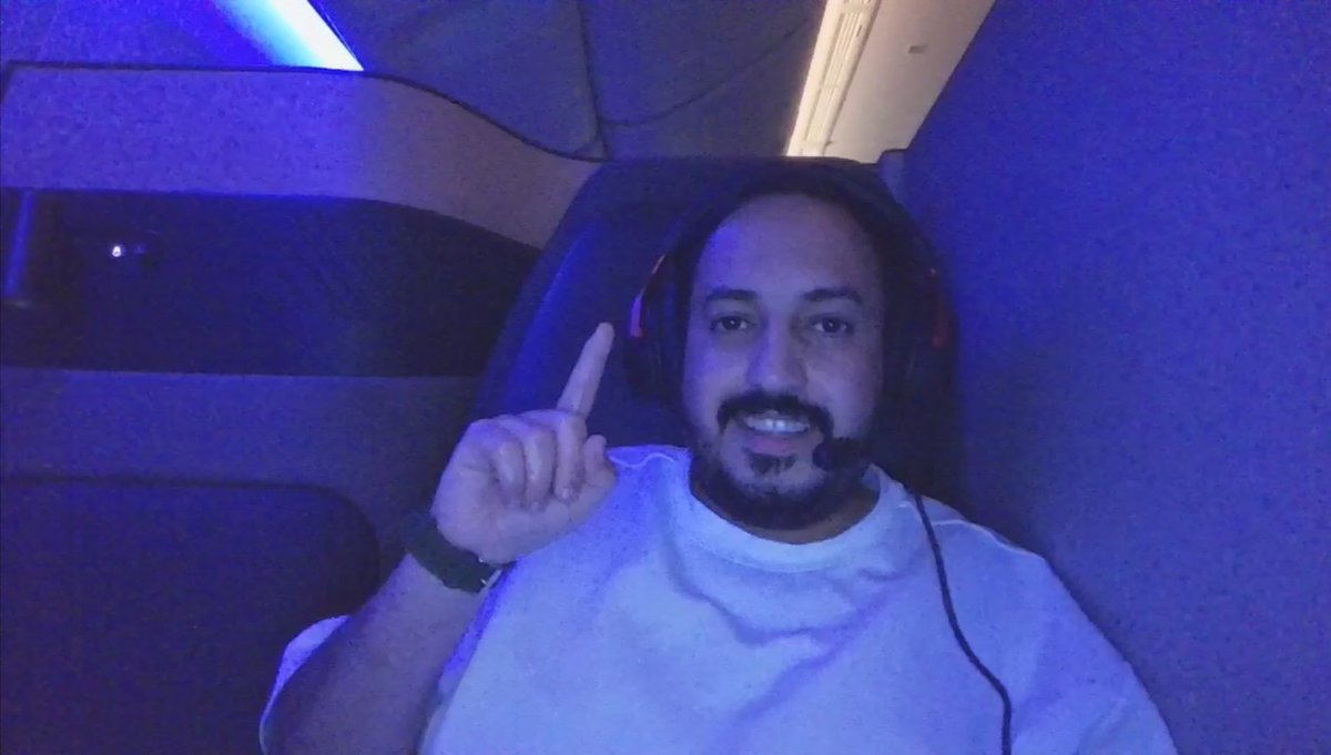 FALCON_amjed21's tweet photo. اول شاب عربي مسلم سعودي عمره 22 يبث من الطيارة 🤯👏🏻👏🏻

انجاز يستاهل يخش موسوعة جينيس للأرقام القياسية 🔥🔥 https://t.co/1zzTr7gpaC