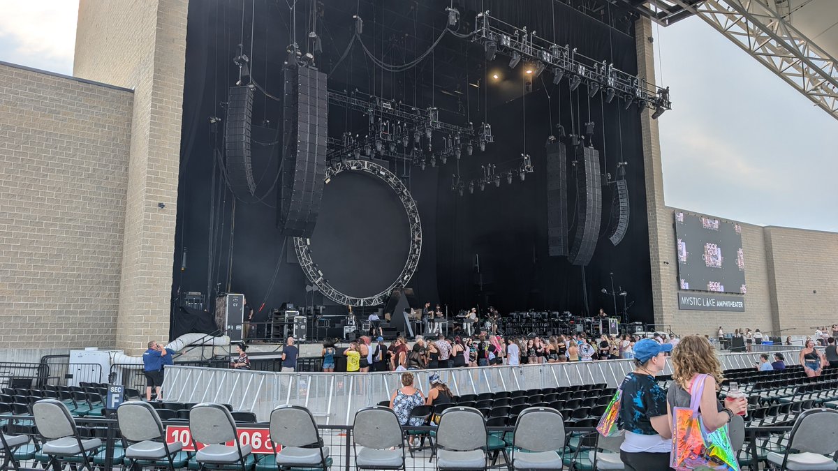 ericsuxx_'s tweet photo. My view! #keshasummer #kesha https://t.co/qTyUezKK92