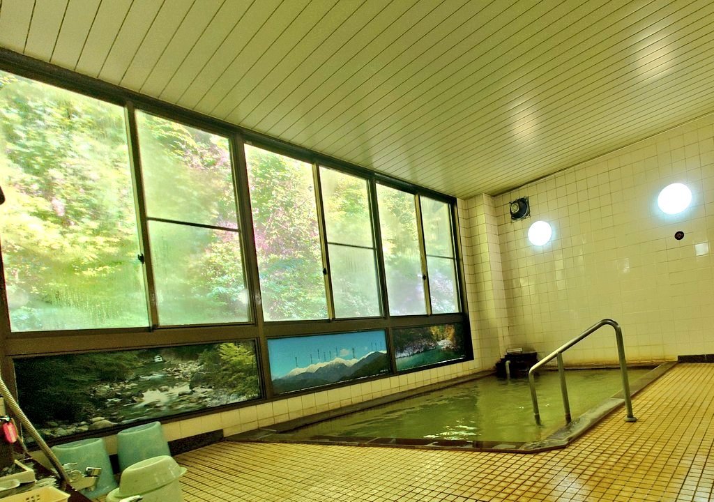 onsenpeople's tweet photo. 【8月4日】
温泉人間が1番泊まりたい宿
♨️長野・あてら温泉 阿寺荘♨️
日本遺産に認定されている阿寺渓谷、
圧倒的な透明度から「阿寺ブルー」と言われています✨️
標高約900メートルの涼しい大自然を散歩し、夜は素朴な美味しい料理を食べ温泉に入り眠りに就く⋯素敵ですわ♨️😇
#温泉カレンダー https://t.co/PF3AsxG9Wo