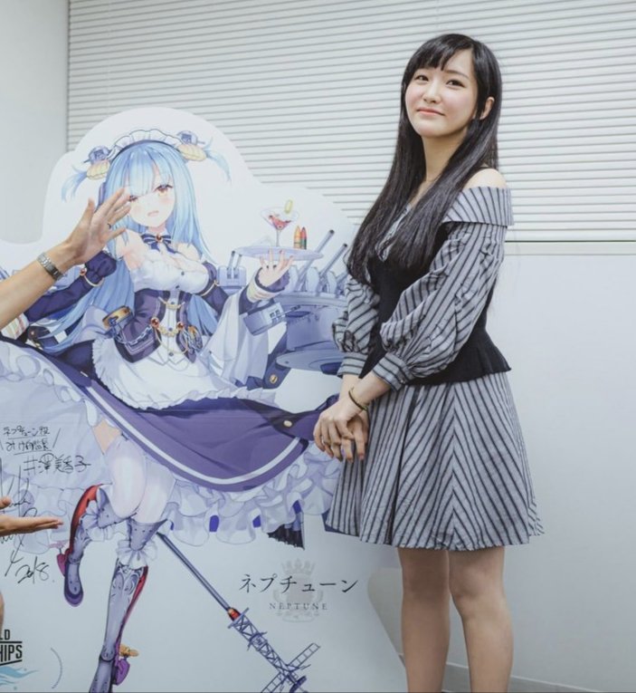 Mangalawyer's tweet photo. Chad capitalist Azur Lane CEO who likes money and cute female characters vs. Virgin Bethesda Commie https://t.co/b28E35DfyU