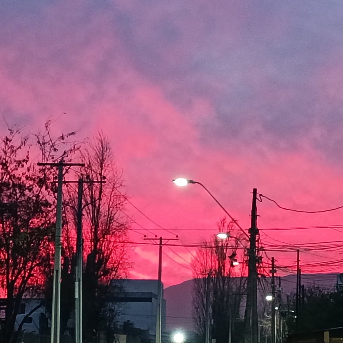 autentico26's tweet photo. atardece en #quilicura https://t.co/AqZhDHt9Ty