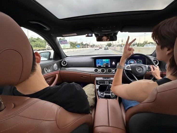 lwtguitars's tweet photo. do you ever think of phuwin putting his hand on pond's thigh while driving or are you normal https://t.co/2mg4WUHg6d