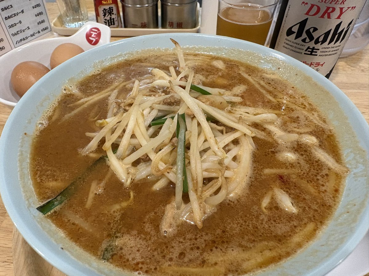 moya_tera's tweet photo. 『でぶまる ベトコンラーメン』
名鉄岐阜駅周辺のこちらのお店。
みそベトコンを発注です
ベトコンとはベストコンディションを保てる様に岐阜、愛知を中心としたスタミナ系ラーメンですよ
もやしニラ粒ニンニク豚挽肉を旨辛仕立てのスープで煮込みますね
生卵をつけながらいただきますよ
〜モヤてら〜 https://t.co/nkymJyLKCi