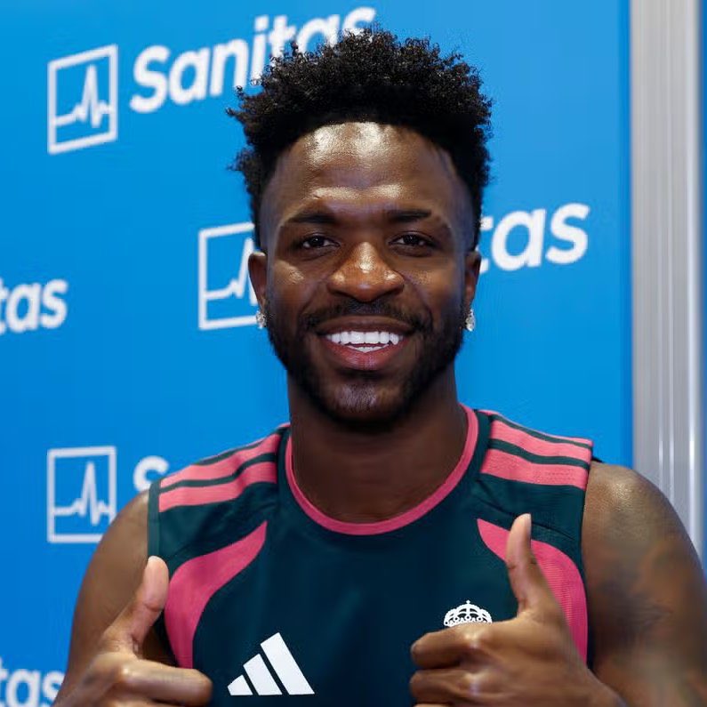 FabrizioRfanss's tweet photo. 🚨 Real Madrid have reopened contract renewal talks with Vinícius Jr.

The club’s latest proposal is worth around €22m per season, but it’s still below the approximately €30m annually that the Brazilian is looking for.

At 26, Vinícius believes this should be the biggest contract of his career. 🇧🇷💰

[@gustavohofman]