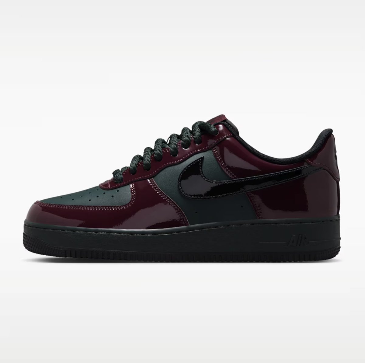 SOLELINKS's tweet photo. Ad: Nike Air Force 1 Low Patent 'Beef and Broccoli'

Nike:https://t.co/FjHl62tJwl
Foot Locker:https://t.co/G4vE9XKHJe (last 3 sizes) https://t.co/ziEvQbxl5x