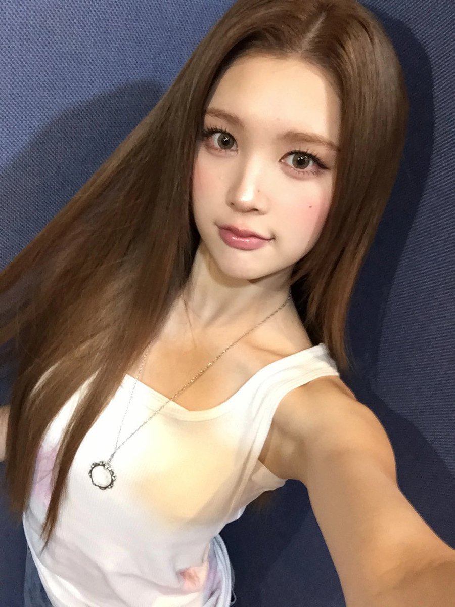 nohahna's tweet photo. i came to post one selfie.. then my hair convinced me to stay longer! ❜ 🐈✿ 𓈒 so.. me say.. okay! ⭐️ consider this your tiny daily serotonin delivery ᰍ︵ no signature required, only smiles accepted. https://t.co/doqg3nj9Cz