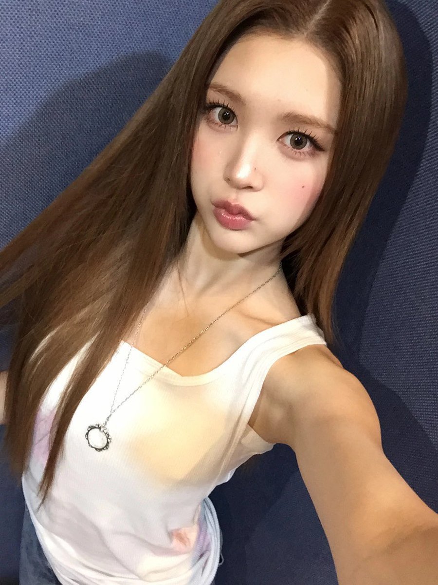 nohahna's tweet photo. i came to post one selfie.. then my hair convinced me to stay longer! ❜ 🐈✿ 𓈒 so.. me say.. okay! ⭐️ consider this your tiny daily serotonin delivery ᰍ︵ no signature required, only smiles accepted. https://t.co/doqg3nj9Cz